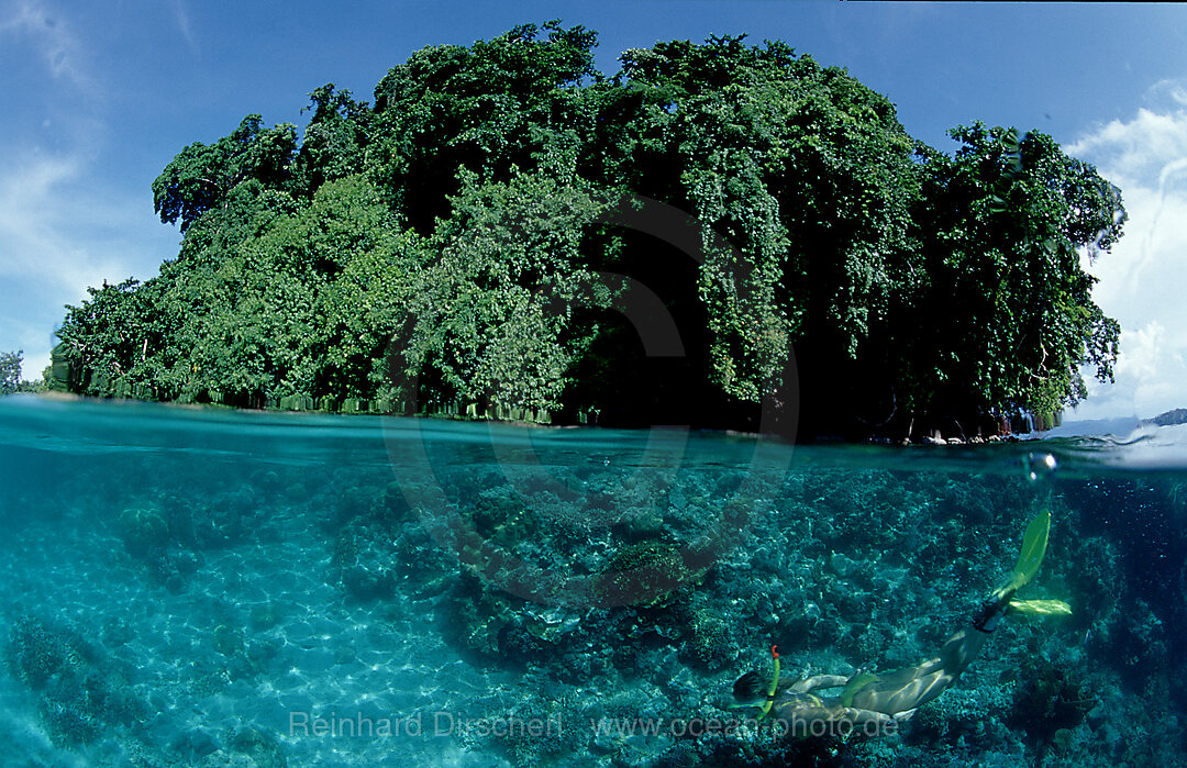 Schnorcheln vor tropischer Insel, Pazifik, Papua Neu Guinea