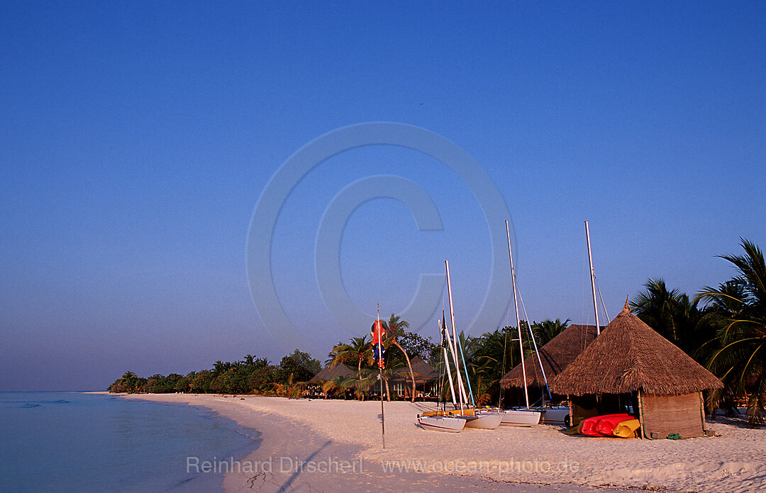 Maldives island Kuredu, Beach