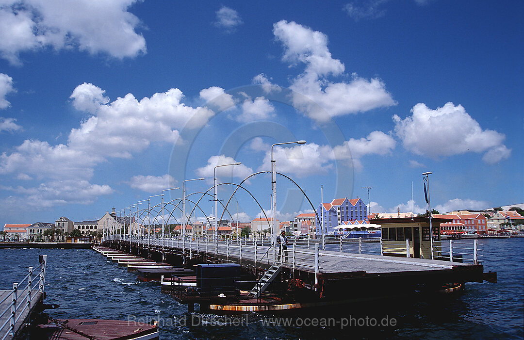 Willemstad, Emma Pontoon Brigde, Caribbean Sea, Netherlands antilles, Curacao