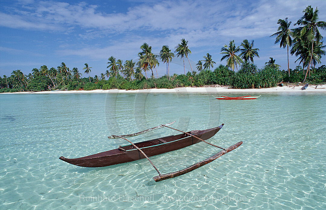 Banca, Philippinisches Auslegerboot am Strand