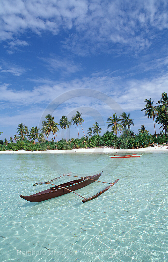 Banca, Philippinisches Auslegerboot am Strand, Ananyana Resort, Panglao Island, Bohol, Philippinen