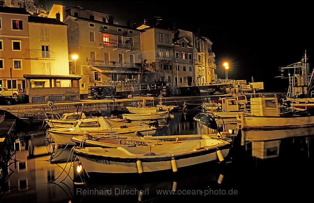 Hafen bei Nacht, Mocenicka Draga, Mittelmeer, Kroatien, Istrien