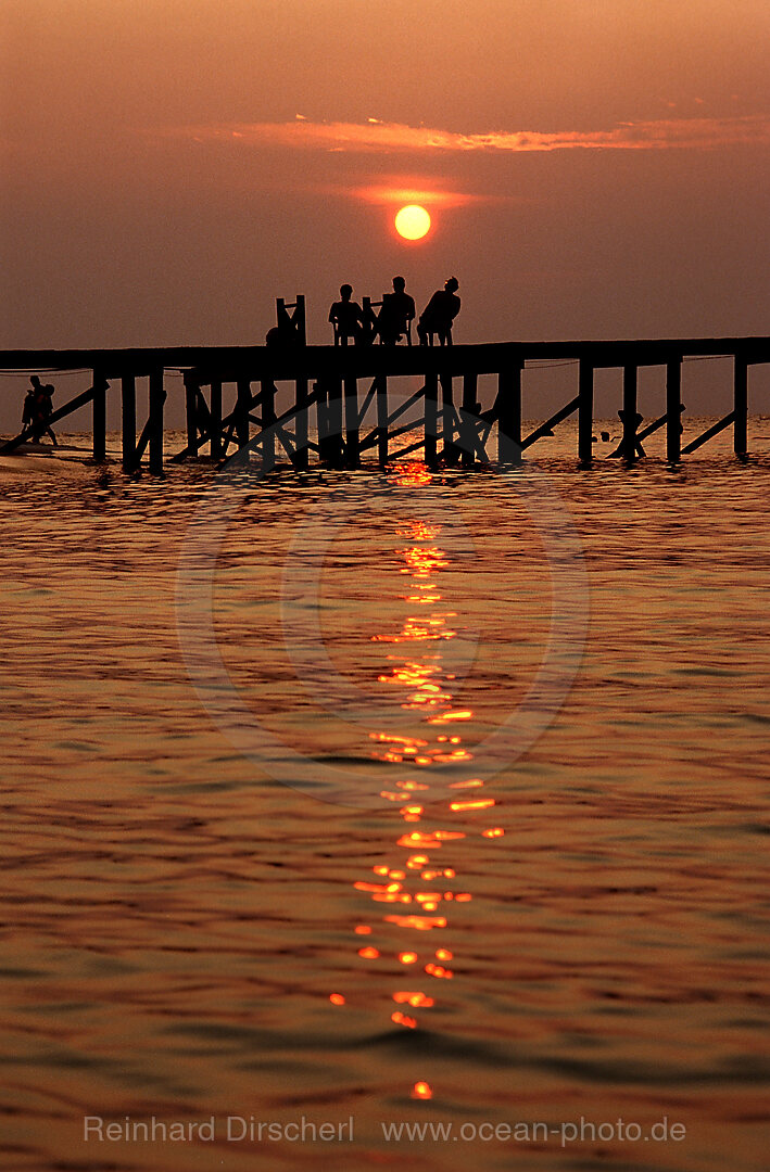 Sonnenuntergang am Steg, Borneo, Sabah, Sipadan, Malaysia