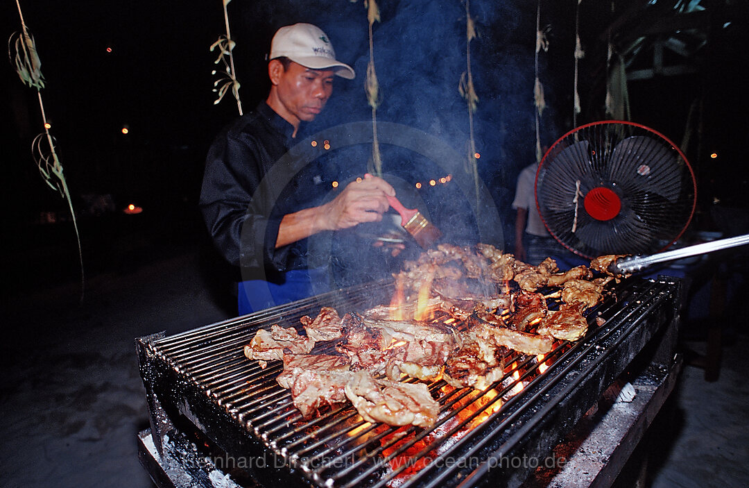 Grillfeuer am Abend, Barbecue, BBQ
