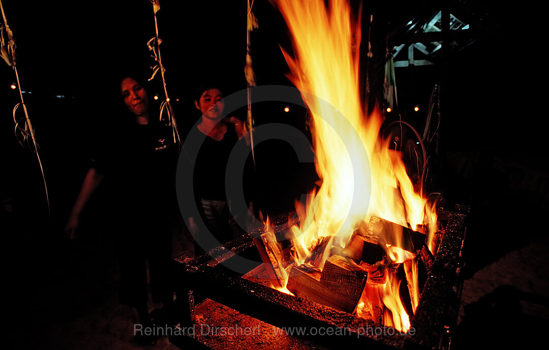 Grillfeuer am Abend, Barbecue, BBQ