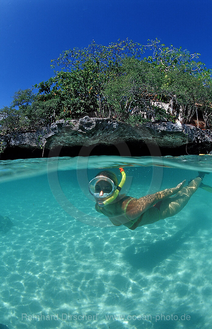 Schnorcheln am Strand, Wakatobi Dive Resort, Sulawesi, Indischer Ozean, Bandasee, Indonesien