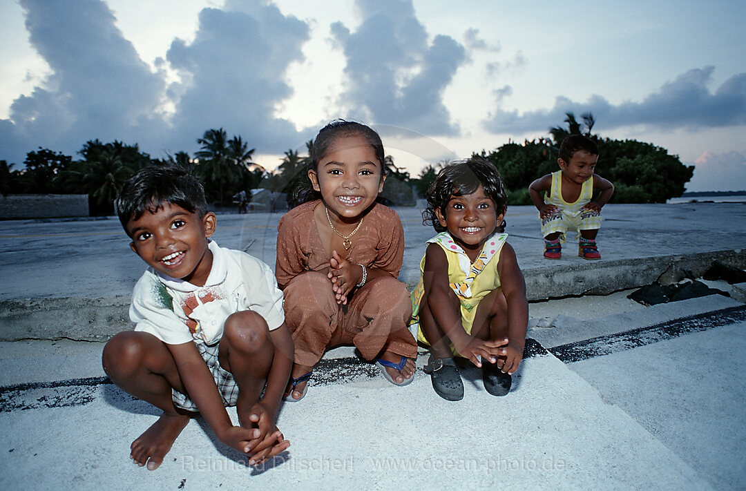 Maldivian children