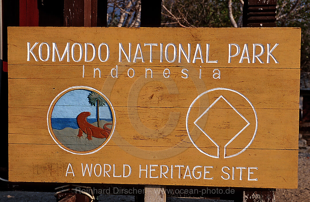 Nationalpark Eingangsschild, Komodo, Komodo National Park, Indonesien