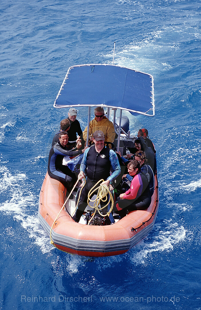 Rubberboat with snorkelers and divers