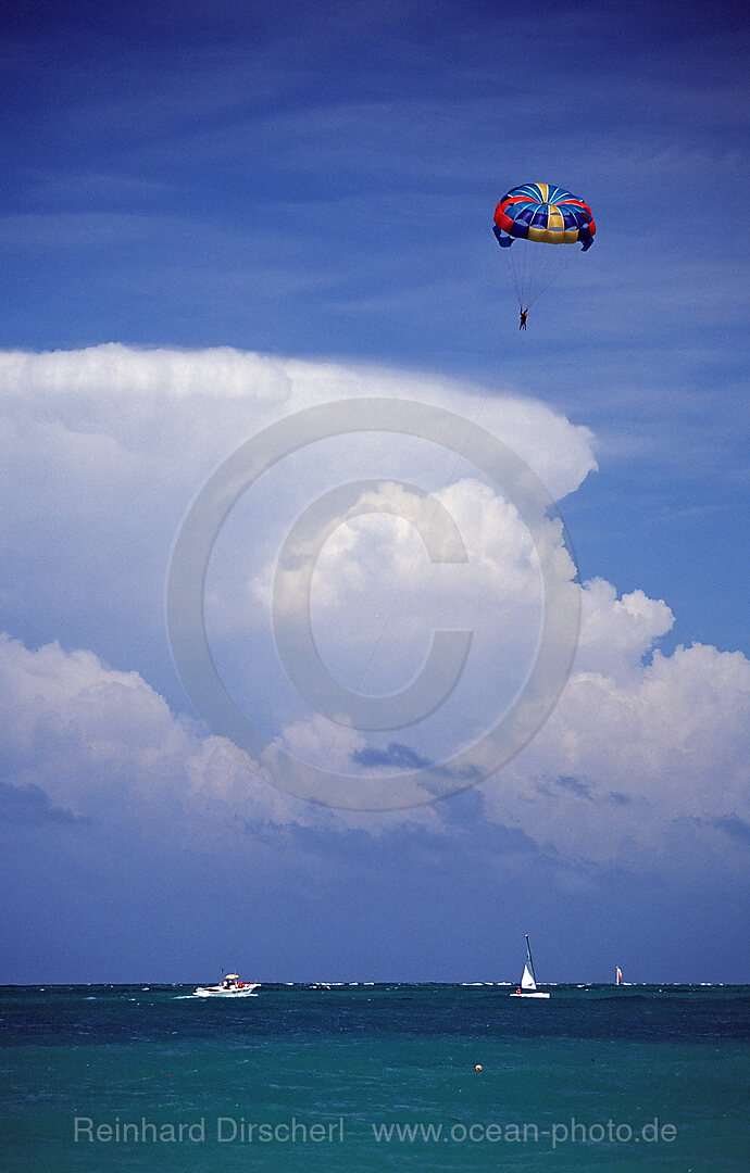 Parasailing, Punta Cana, Karibik, Dominikanische Republik