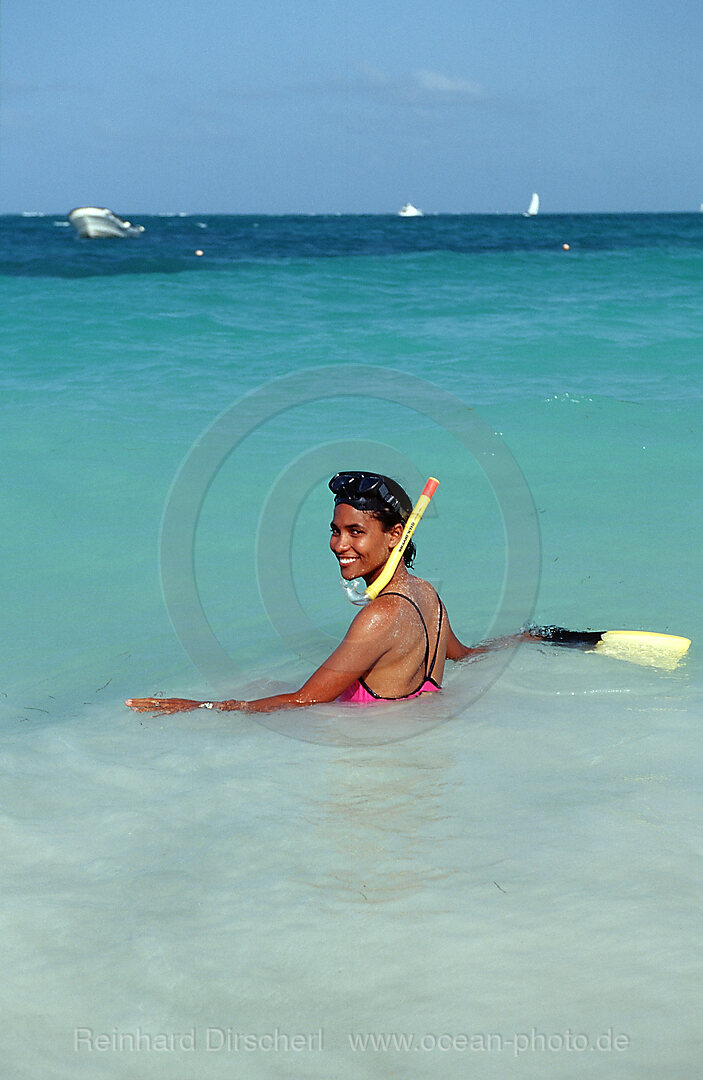 Schnorchlerin im Meer