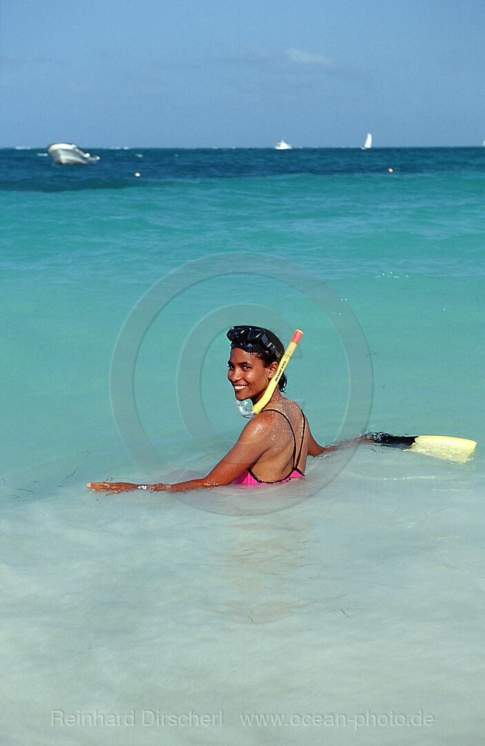 Schnorchlerin im Meer, Punta Cana, Karibik, Dominikanische Republik