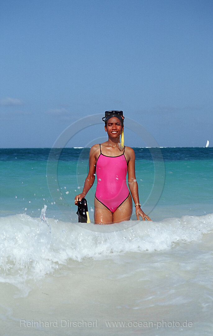 Schnorchlerin im Meer, Punta Cana, Karibik, Dominikanische Republik