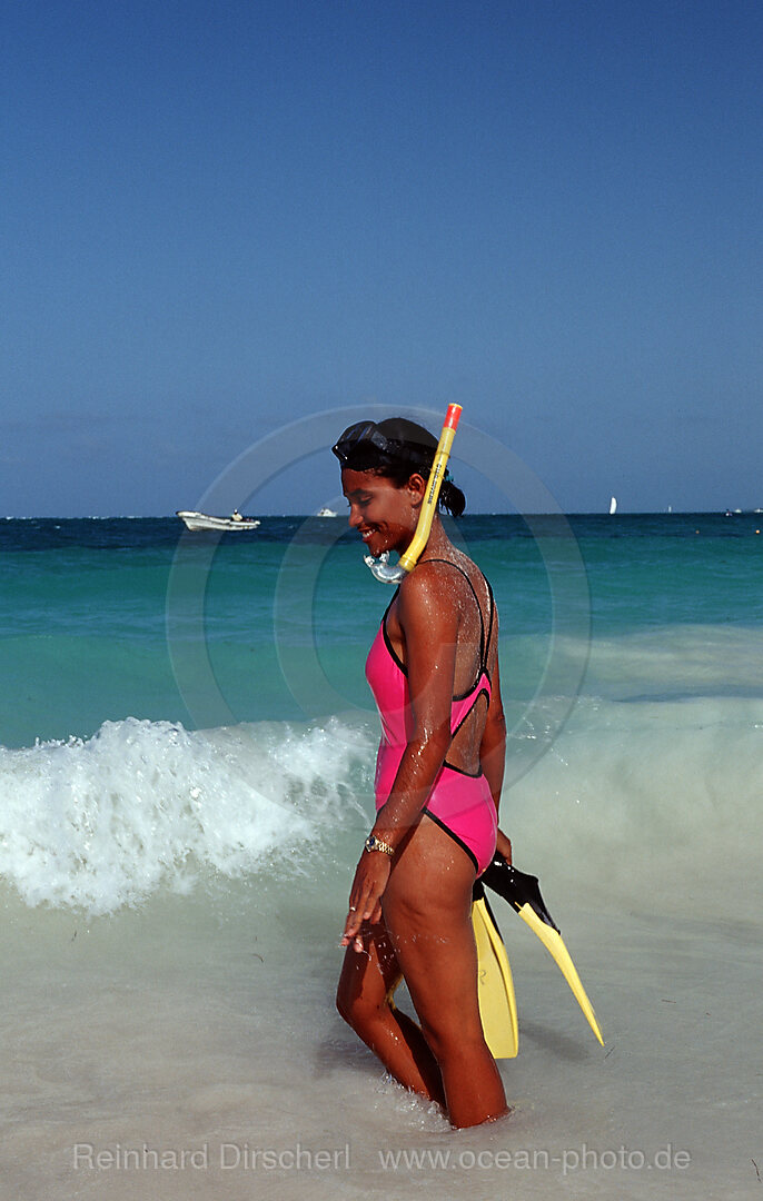 Schnorchlerin im Meer