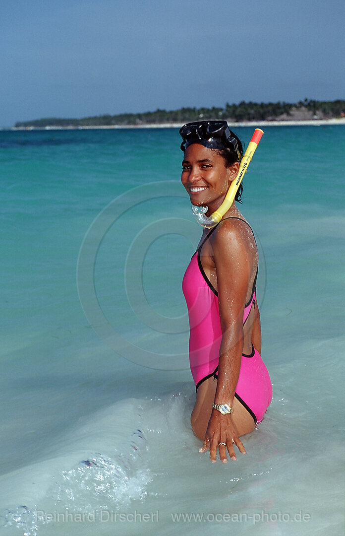 Schnorchlerin im Meer
