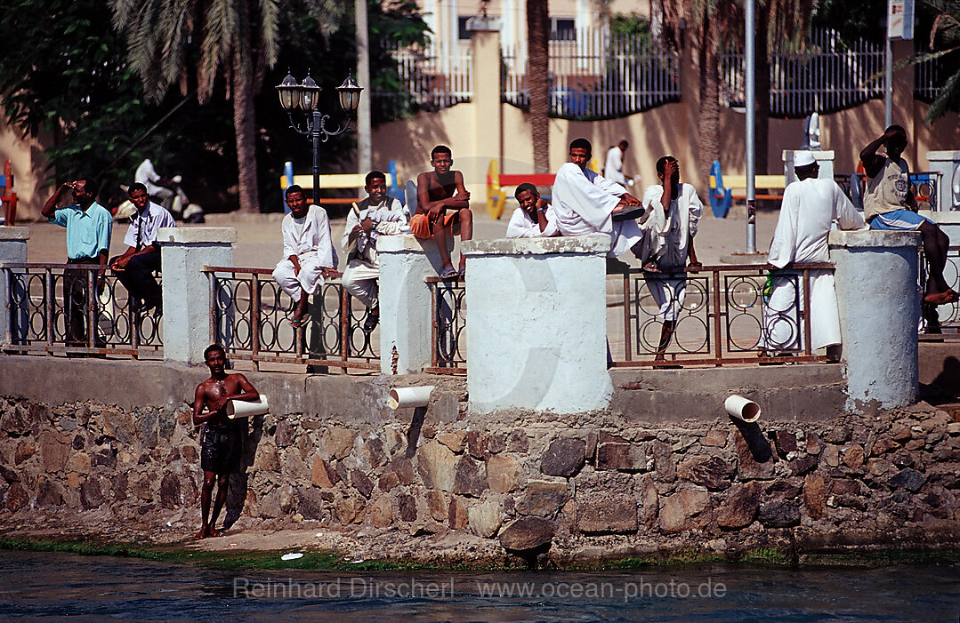 Menschen im Hafen, Afrika, Rotes Meer, Port Sudan, Sudan