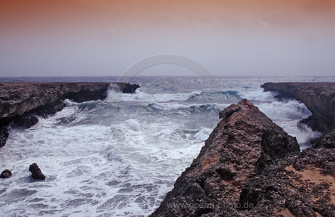 Sturm an der Kueste, Karibik, Karibisches Meer, Washington Slagbaai Nationalpark, Playa Chikitu, Niederlaendische Antillen, Bonaire