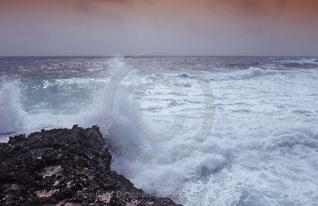 Sturm an der Kueste, Karibik, Karibisches Meer, Washington Slagbaai Nationalpark, Playa Chikitu, Niederlaendische Antillen, Bonaire