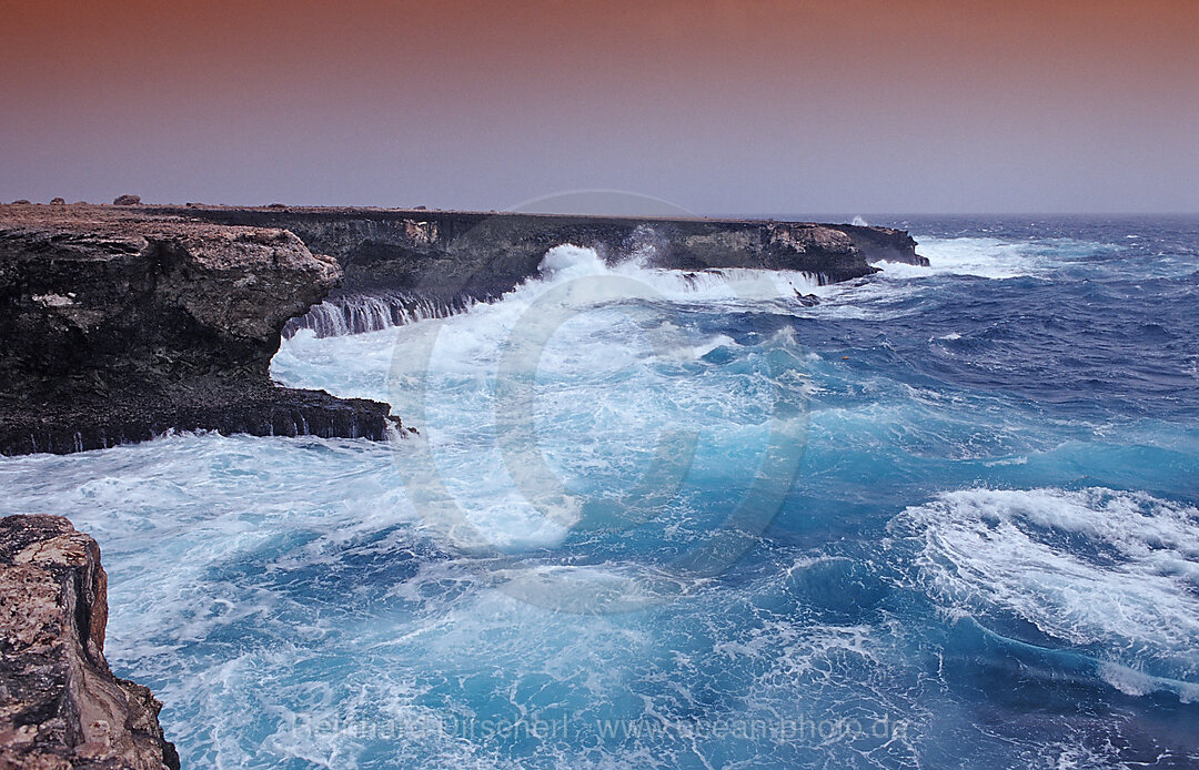 Sturm an der Kueste, Karibik, Karibisches Meer, Washington Slagbaai Nationalpark, Suplad, Niederlaendische Antillen, Bonaire