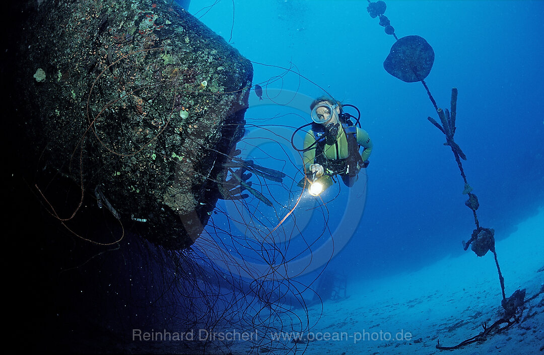 Taucher am Hilma Hooker Schiffswrack, Karibik, Karibisches Meer, Niederlaendische Antillen, Bonaire