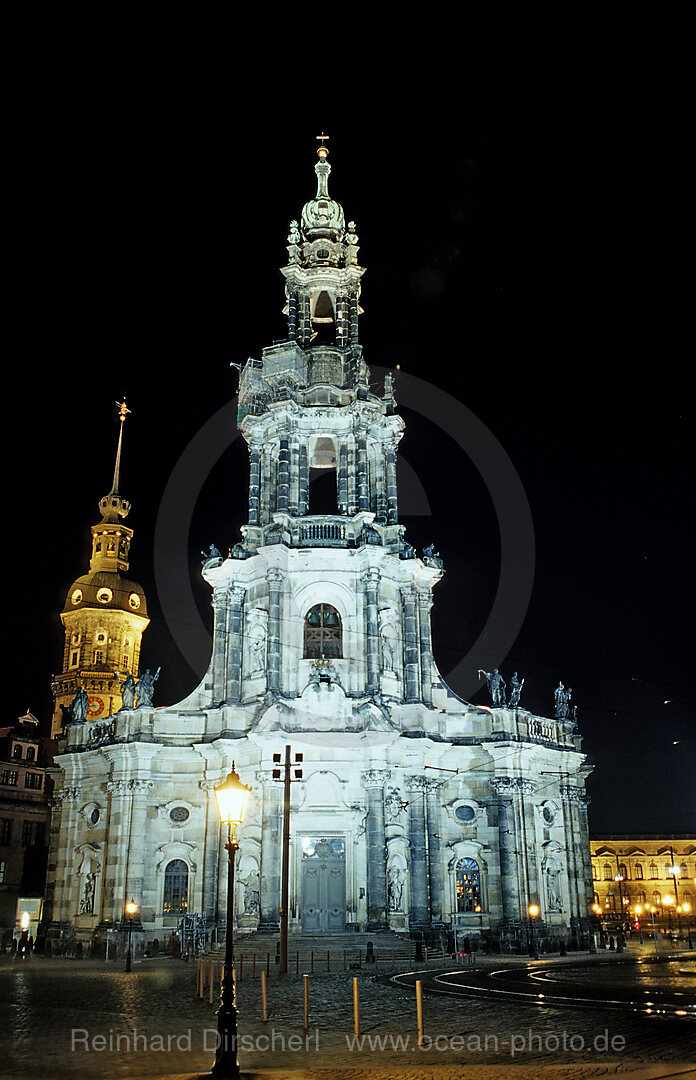 Hofkirche at night