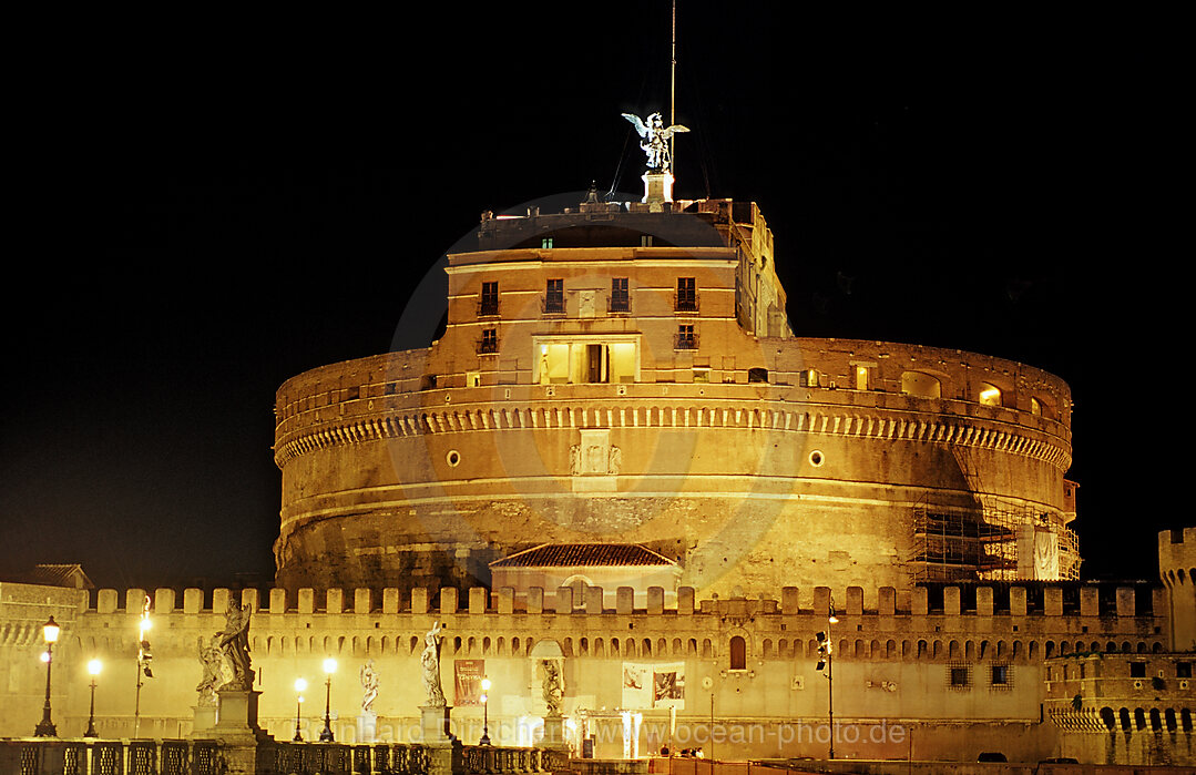 Engelsburg bei Nacht, Rom, Vatikanstadt, Italien