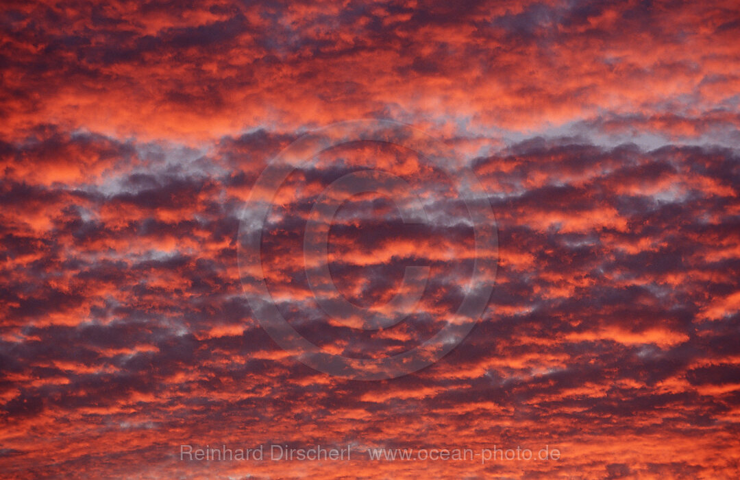 Wolken bei Sonnenuntergang, Indischer Ozean, Meemu Atoll, Malediven