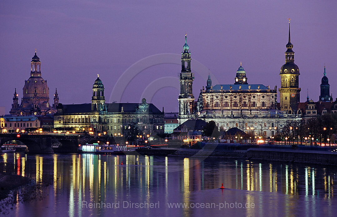 Blick auf Dresden bei Nacht, Dresden, Sachsen, Deutschland