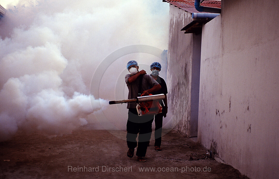 Maledivian spraying insecticide