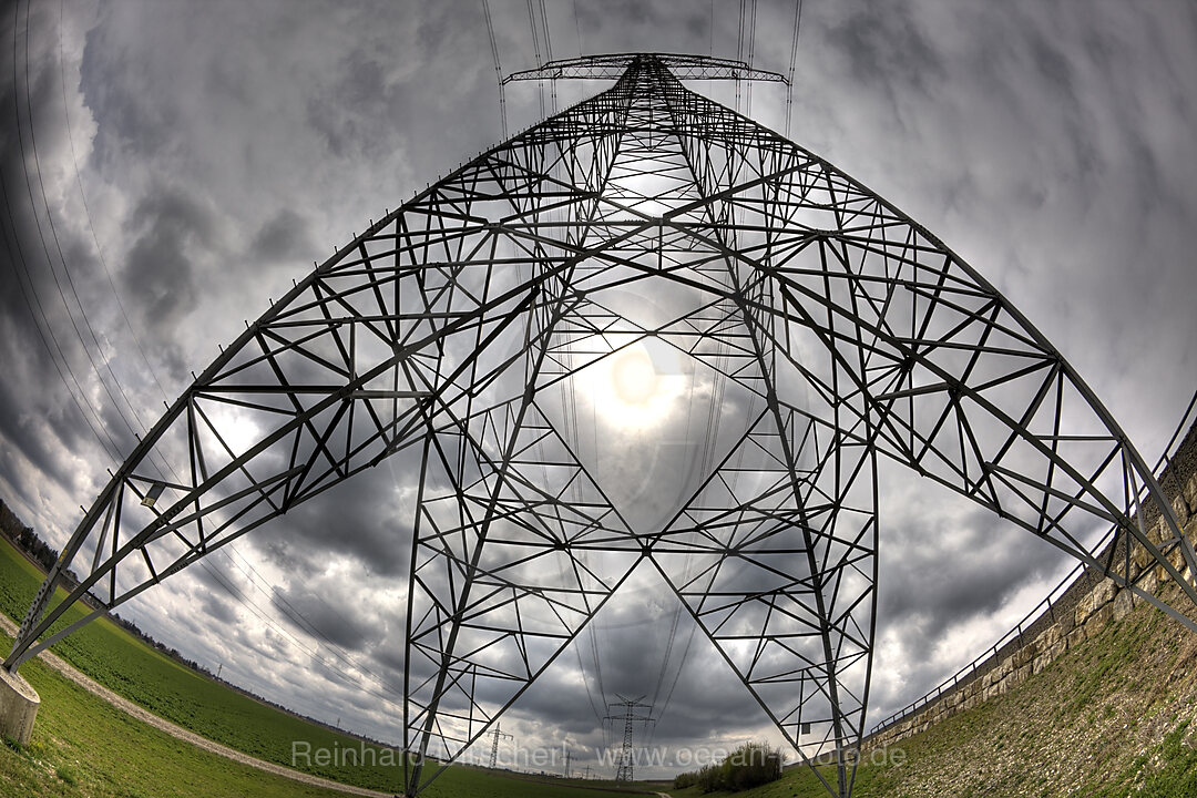 Strommast und Wolkenhimmel, Muenchen, Bayern, Deutschland, BRD