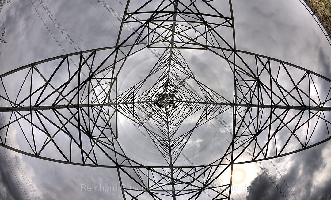 Strommast und Wolkenhimmel, Muenchen, Bayern, Deutschland, BRD