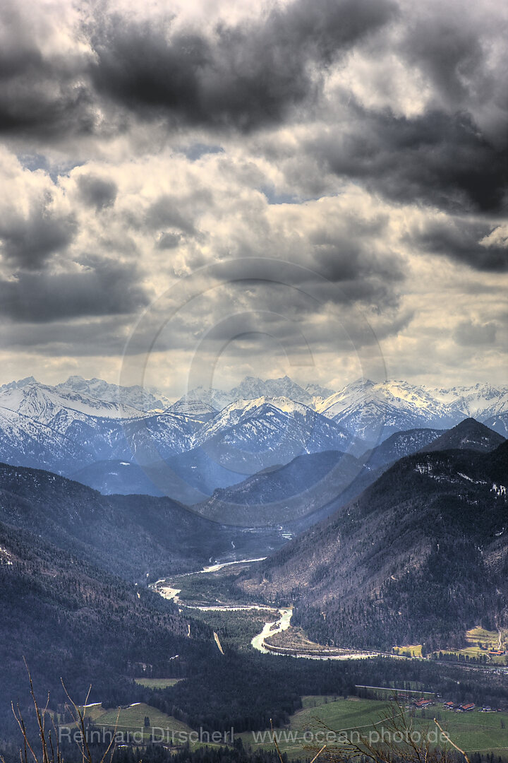 Blick vom Seekarkreuz auf Karwendel-Gebirge und Isar