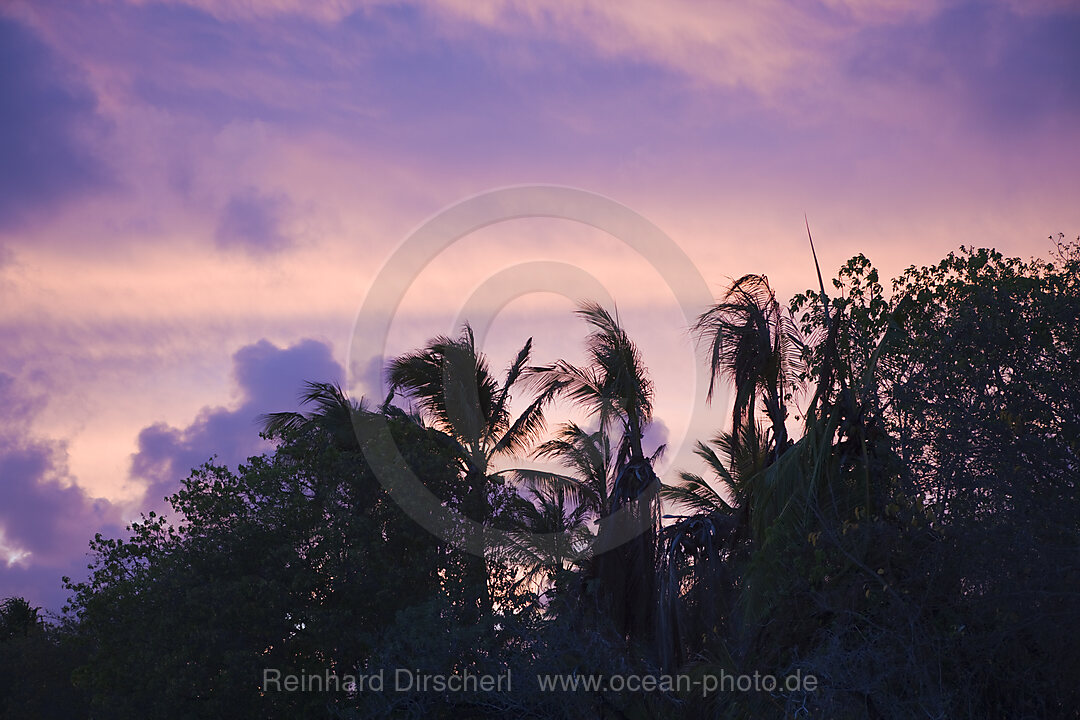 Strand von Bikini bei Sonnenuntergang, Bikini Atoll, Mikronesien, Pazifik, Marschallinseln