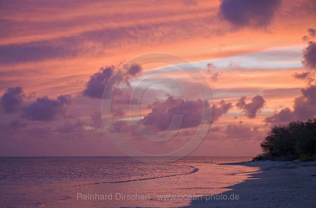 Strand von Bikini bei Sonnenuntergang, Bikini Atoll, Mikronesien, Pazifik, Marschallinseln