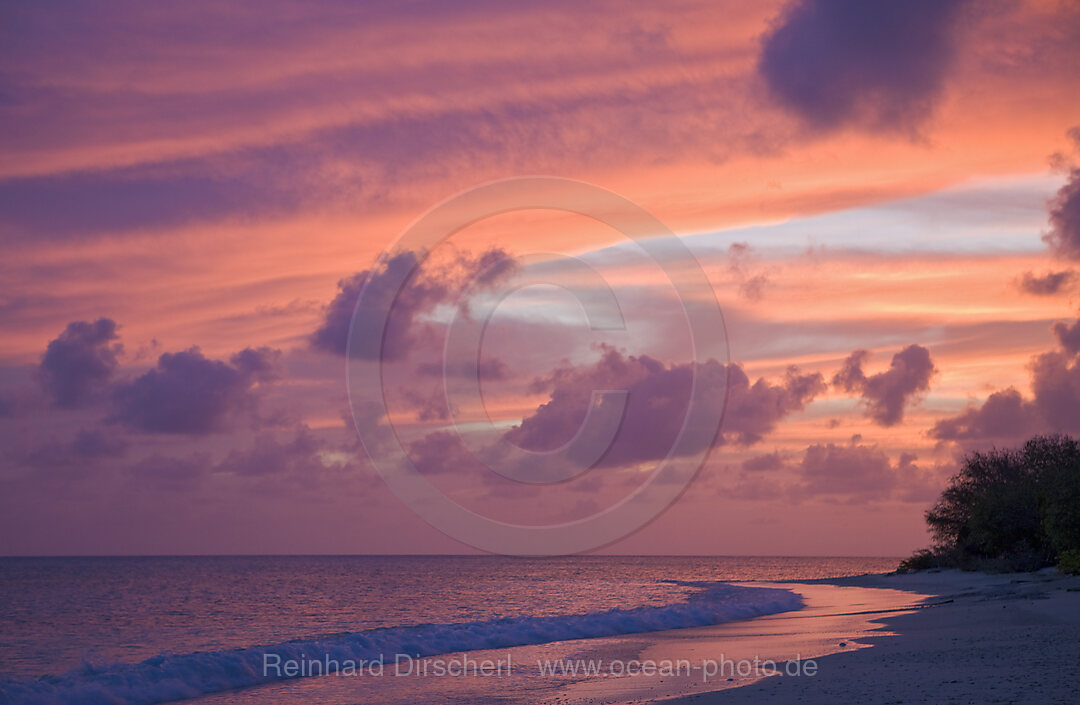 Sonnenuntergang am Strand von Bikini, Bikini Atoll, Mikronesien, Pazifik, Marschallinseln