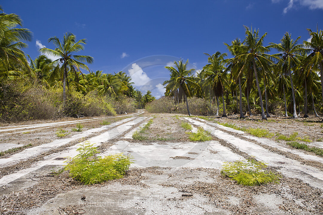 Reste der Schienenanlage des Turmes zur Beobachtung des Atombombentest, Bikini Atoll, Mikronesien, Pazifik, Marschallinseln