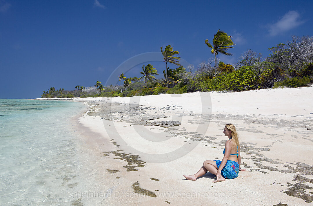 Touristin am Strand von Bikini