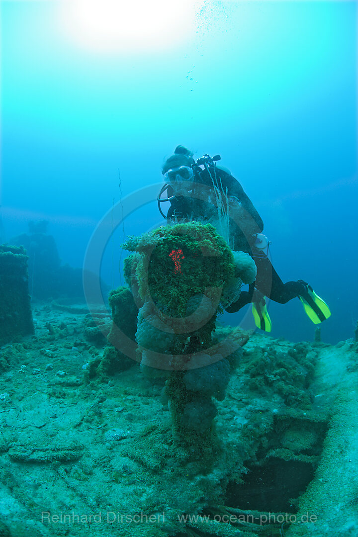 Taucher am Maschinentelegraf der USS Lamson