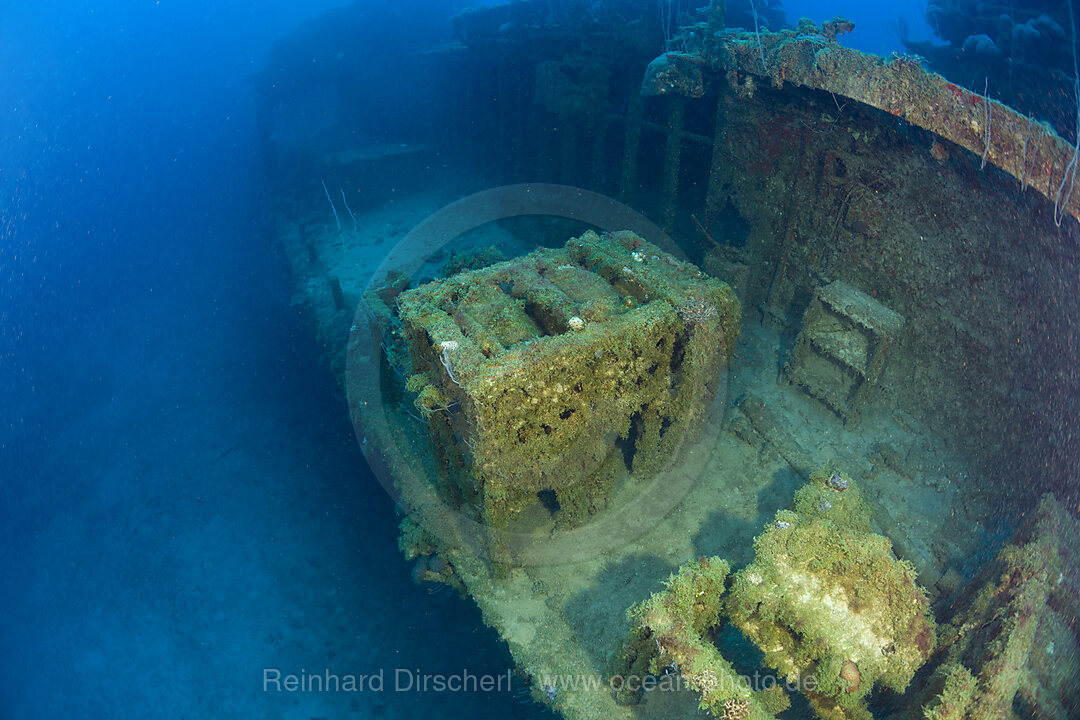 Gestell mit Wasserbomben auf Zerstoerer USS Lamson