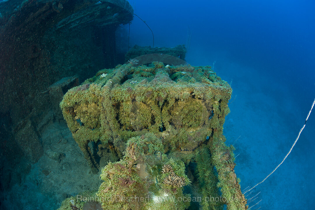 Gestell mit Wasserbomben auf Zerstoerer USS Lamson, Bikini Atoll, Mikronesien, Pazifik, Marschallinseln