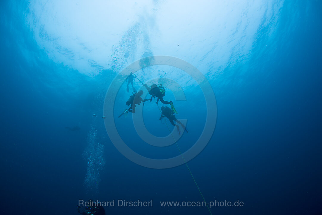 Divers decompress with Oxygen after deep Wreckdive at Decompression Trapeze, Bikini Atoll, Micronesia, Pacific Ocean, Marshall Islands