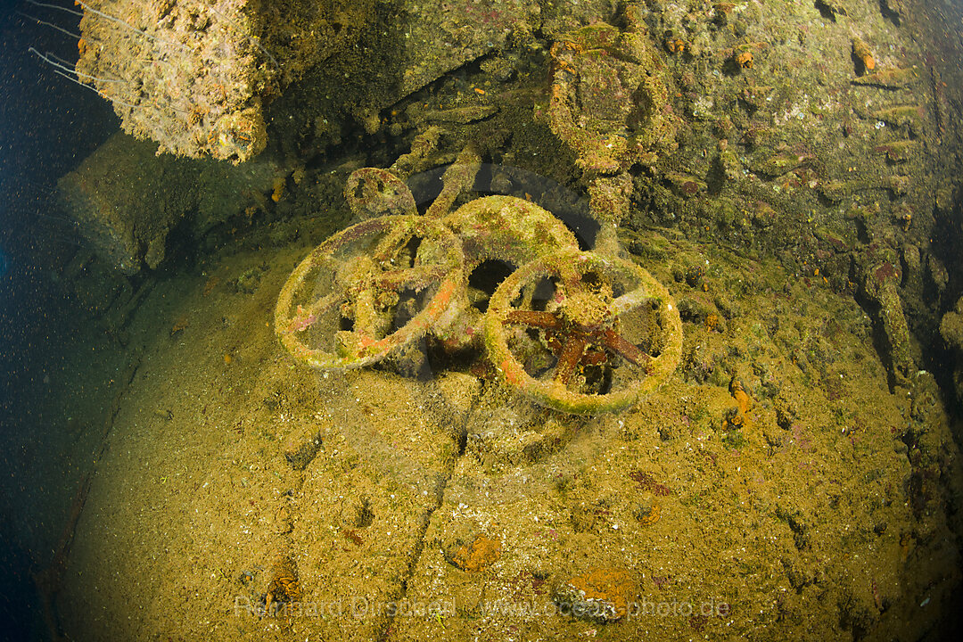 Ventile und Wrackteile der HIJMS Nagato, Bikini Atoll, Mikronesien, Pazifik, Marschallinseln