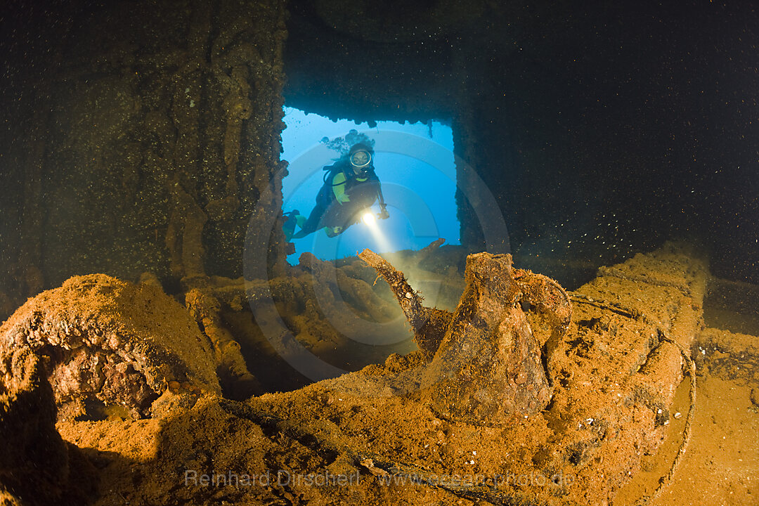 Diver discover Teapot inside of HIJMS Nagato Battleship