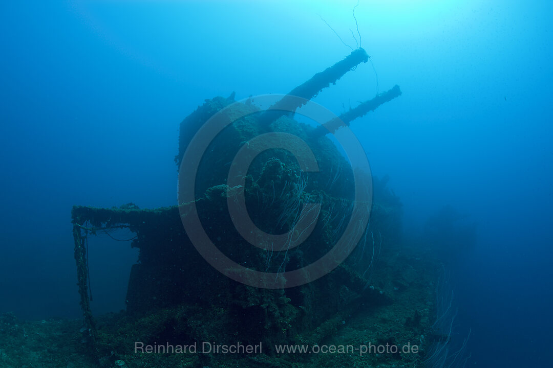 8-Zoll Zwillings-Geschuetz auf USS Saratoga, Bikini Atoll, Mikronesien, Pazifik, Marschallinseln