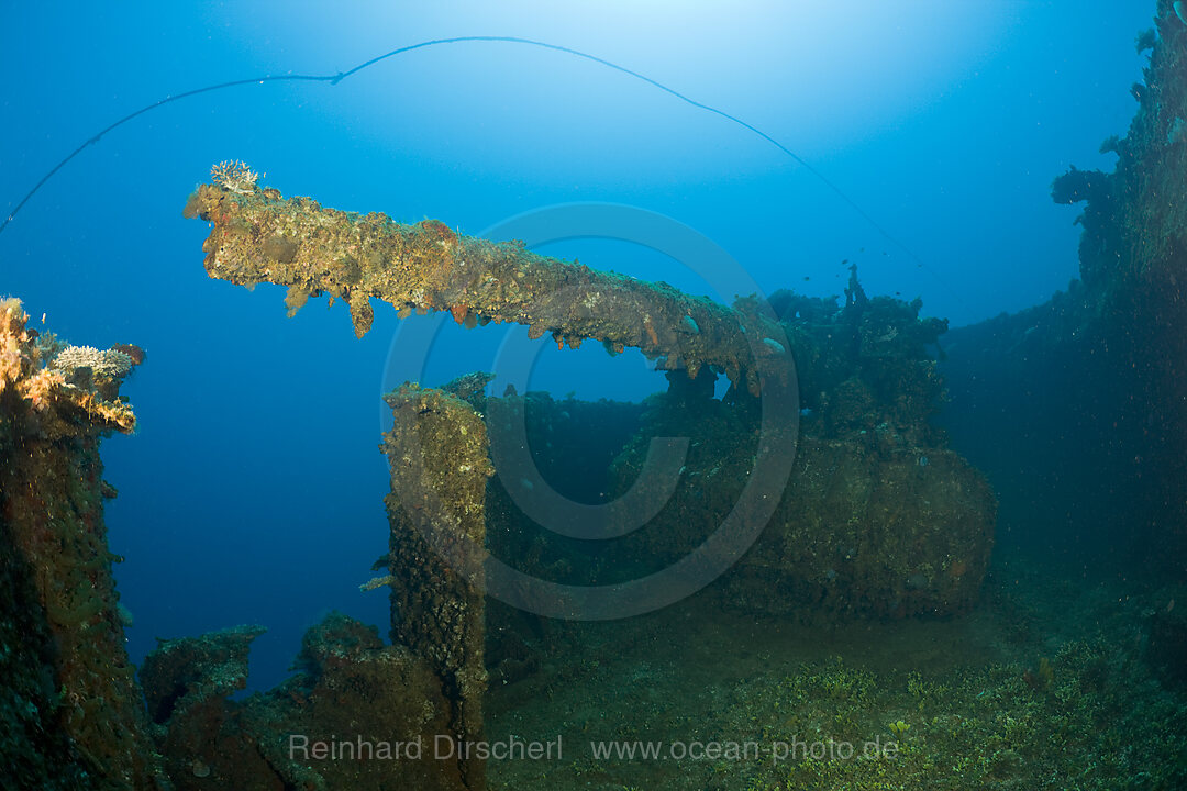 5-Zoll Geschuetz an der Backbordseite der USS Saratoga, Bikini Atoll, Mikronesien, Pazifik, Marschallinseln