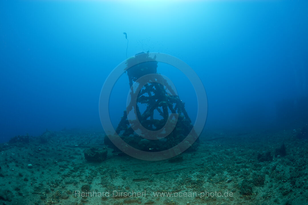 Turm zur Messung der Atombomben-Druckwelle auf dem Flugdeck der USS Saratoga, Bikini Atoll, Mikronesien, Pazifik, Marschallinseln