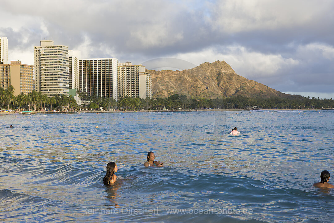 Waikiki Beach und Diamond Head Vulkankrater, Honolulu, Oahu, Pazifik, Hawaii, USA