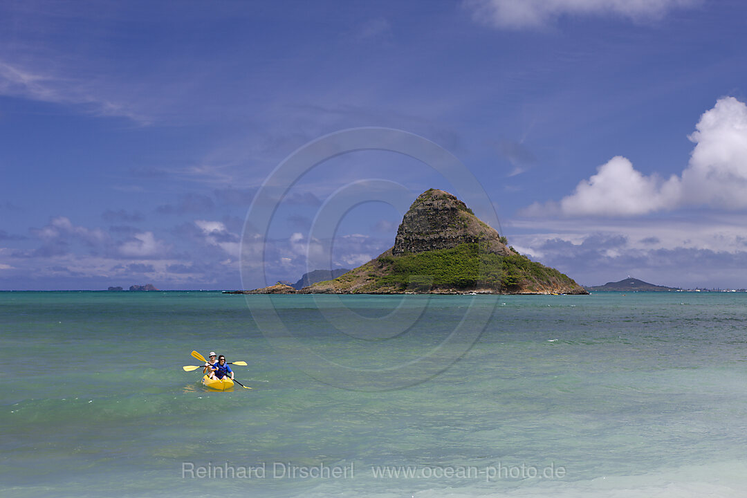 Kanu fahren bei Chinamans Hat im Kualoa Park der Kaneohe Bay