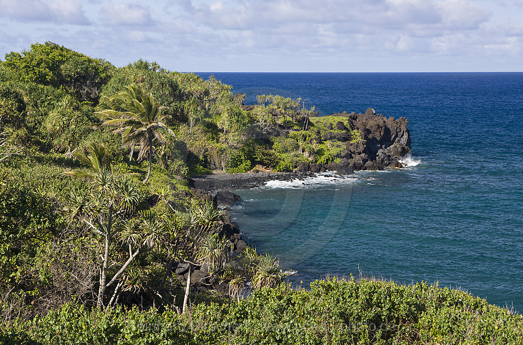 Ausblick im Waianapanapa State Park an der Strasse nach Hana, Maui, Hawaii, USA