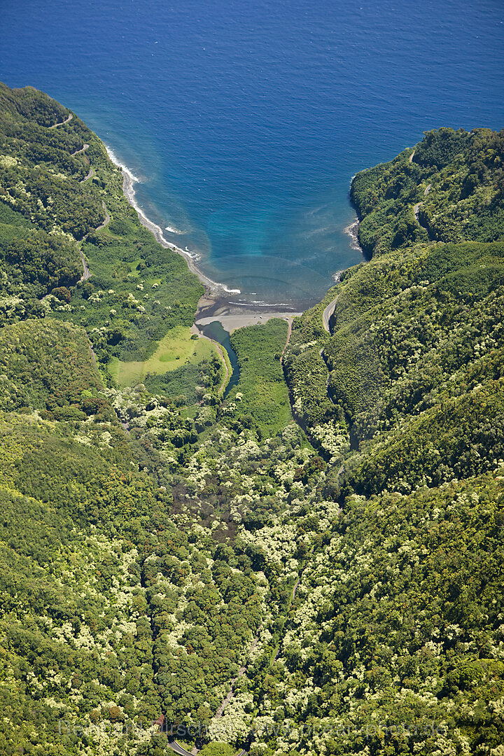Strasse nach Hana an der Nordkueste von Maui